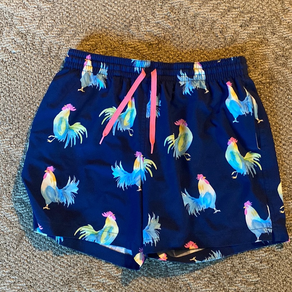 Chubbies 5.5” rooster swim trunks